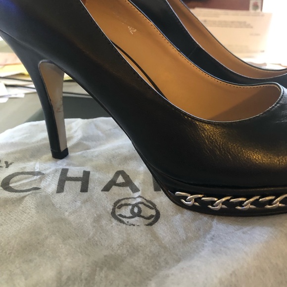 Chanel calfskin chain deco platform heels,
Worn once, in the house, - Picture 5 of 11